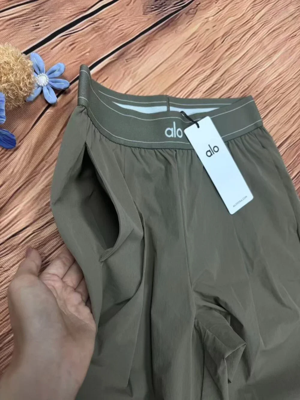 💕NWT ALO Yoga Suit Up Trouser Regular Limited Olive🍵Everyday Pants